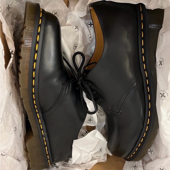 NWB Dr. Martens 1461 WOMEN'S SMOOTH LEATHER OXFORD SHOES Black US 9/EU 41 - Picture 2 of 12